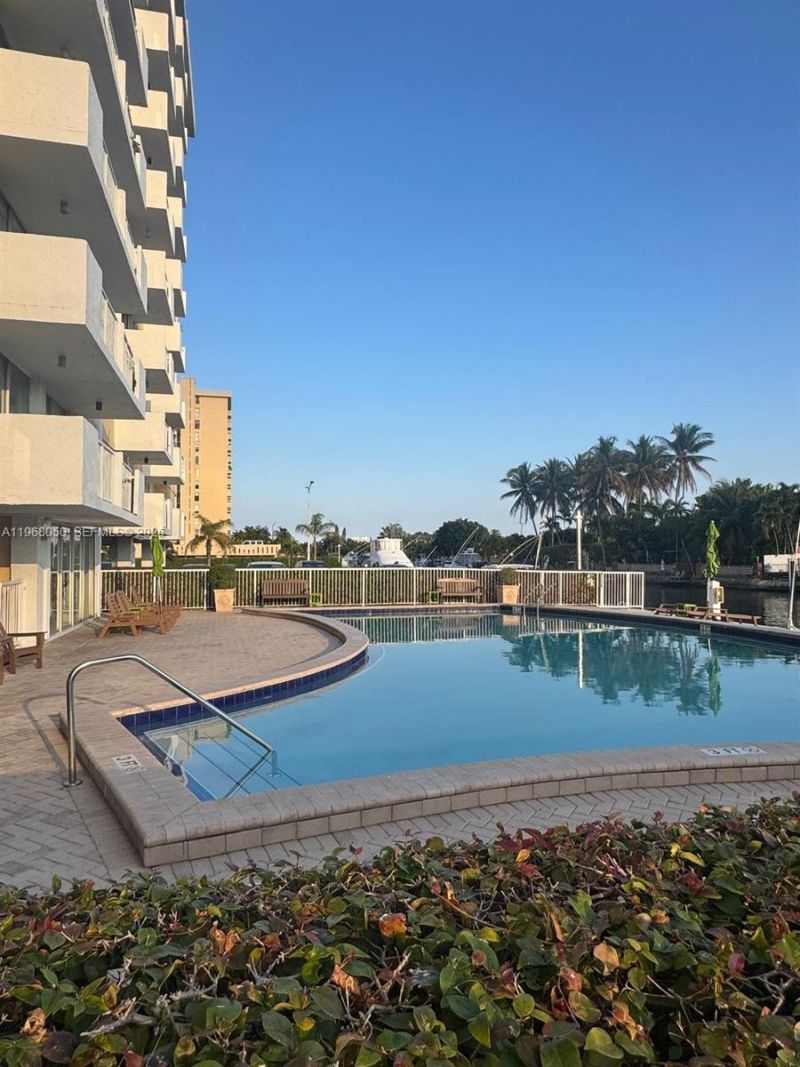 2020 NE 135th St, Unit 811, North Miami, FL 33181 Photo