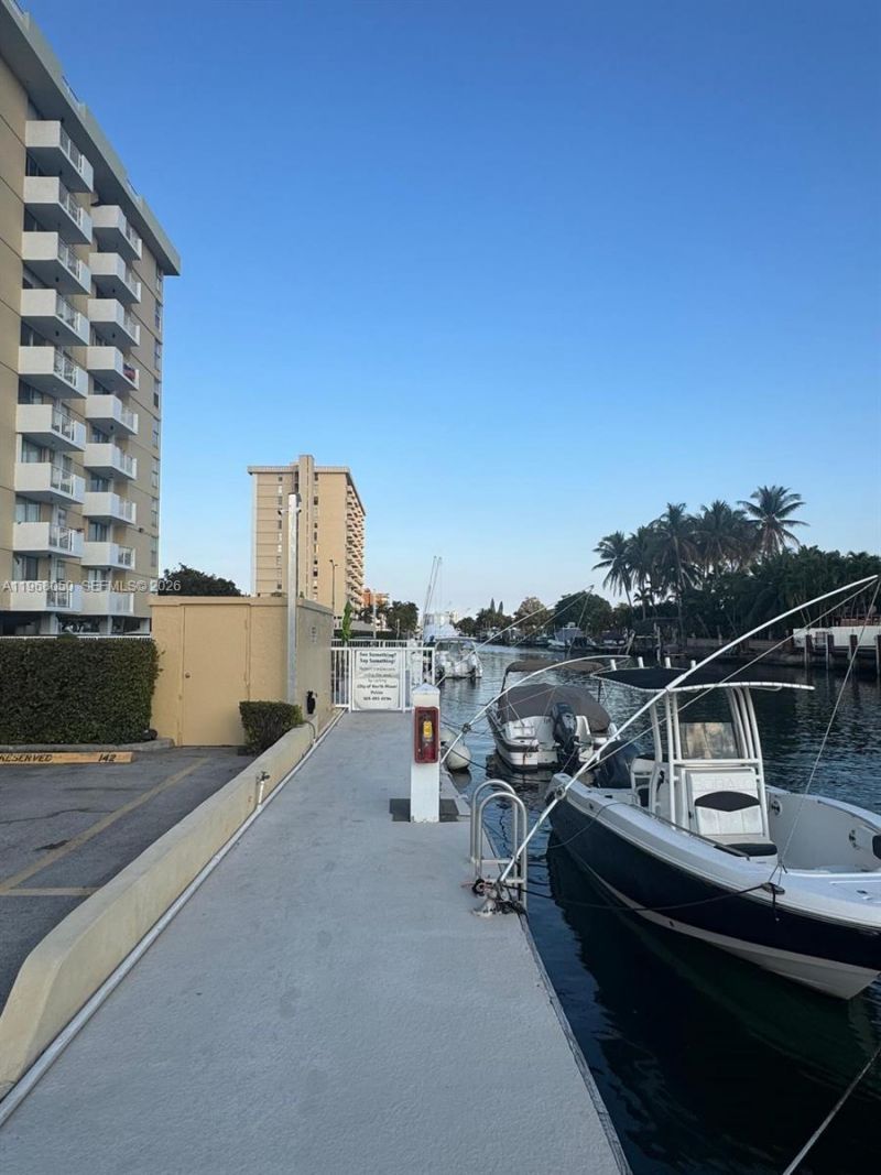 2020 NE 135th St, Unit 811, North Miami, FL 33181 Photo