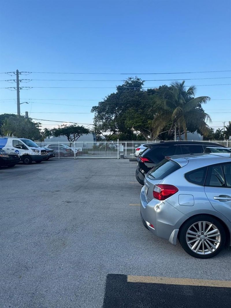 2020 NE 135th St, Unit 811, North Miami, FL 33181 Photo