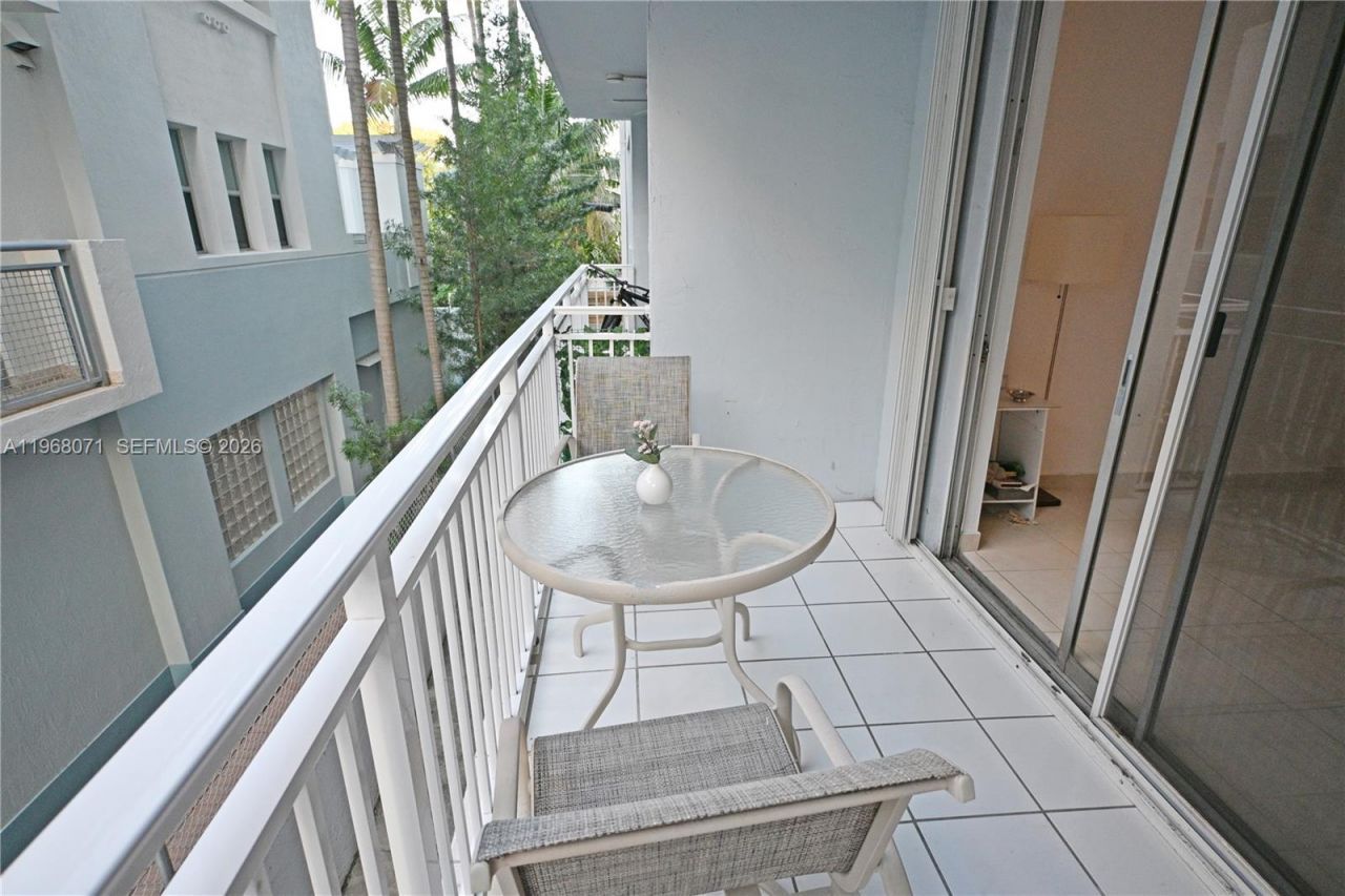 947 Lenox Ave, Unit 203, Miami Beach, FL 33139 Photo