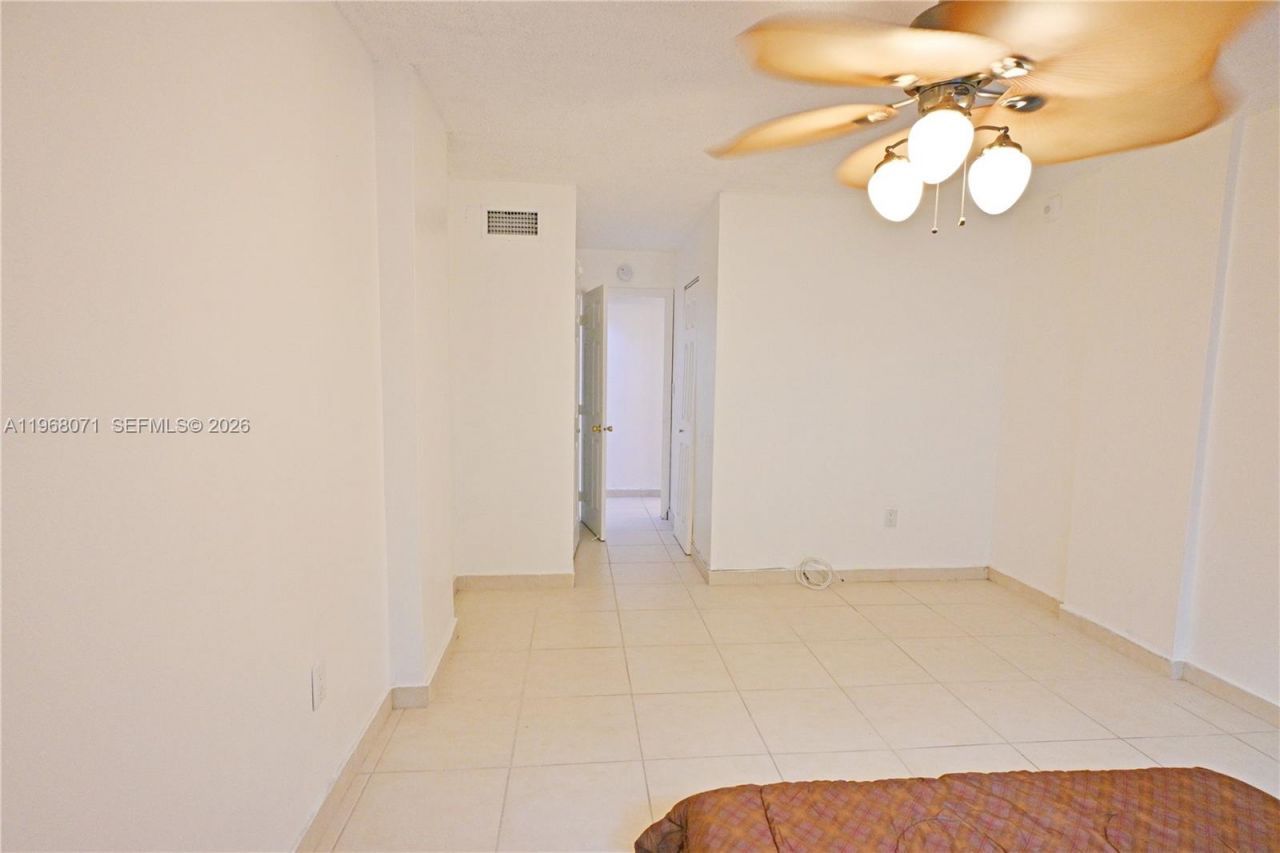 947 Lenox Ave, Unit 203, Miami Beach, FL 33139 Photo