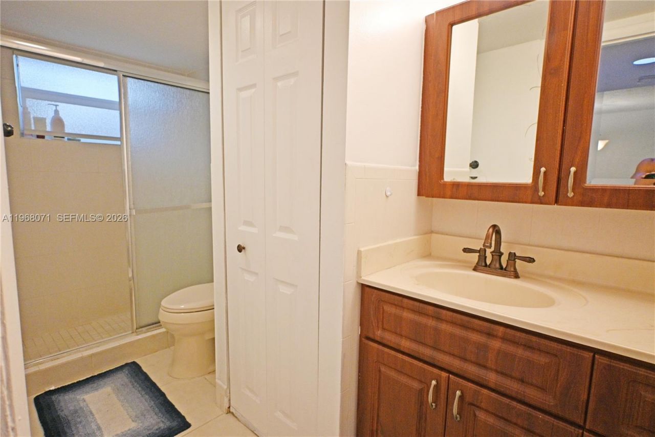 947 Lenox Ave, Unit 203, Miami Beach, FL 33139 Photo