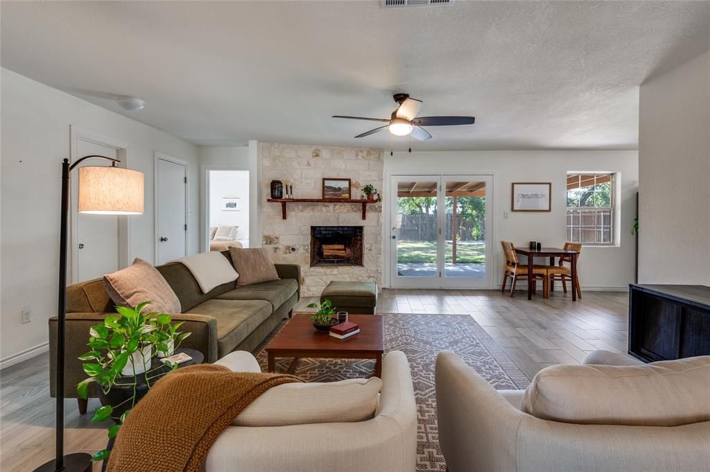 1906 Woodoak Drive, Irving, TX 75060 Main Photo