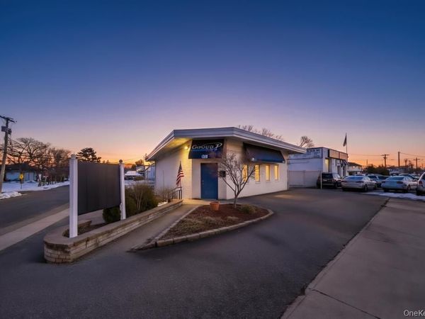 600 Hicksville Road , Bethpage, NY 11714