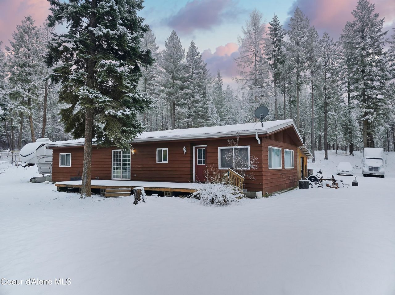 19 Glacier Rd, Bonners Ferry, ID 83805 Main Photo