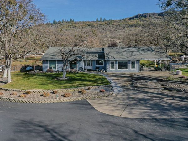 13290 Table Rock Road, Central Point, OR 97502