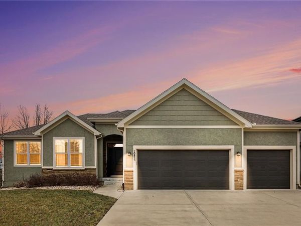 20815 W 225th Terrace, Spring Hill, KS 66083