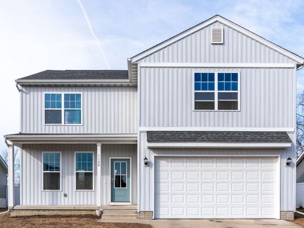 1120 Eagles Crest Drive, Davenport, IA 52804