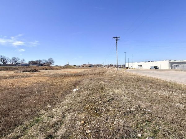 000 E Dyer Street, Aurora, MO 65605