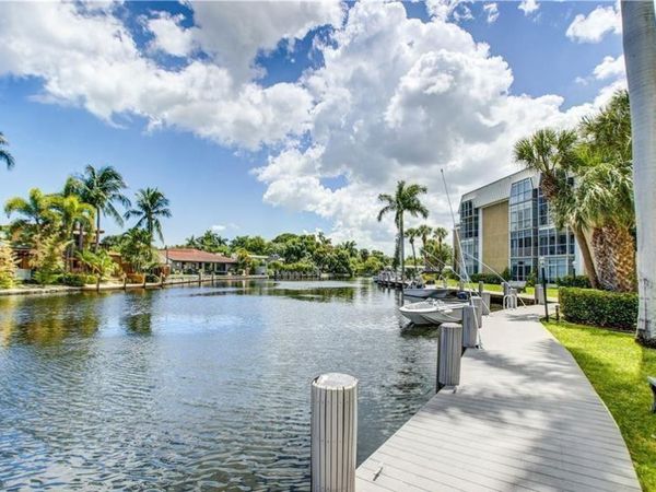 2990 NE 16th Ave, Unit 301, Oakland Park, FL 33334