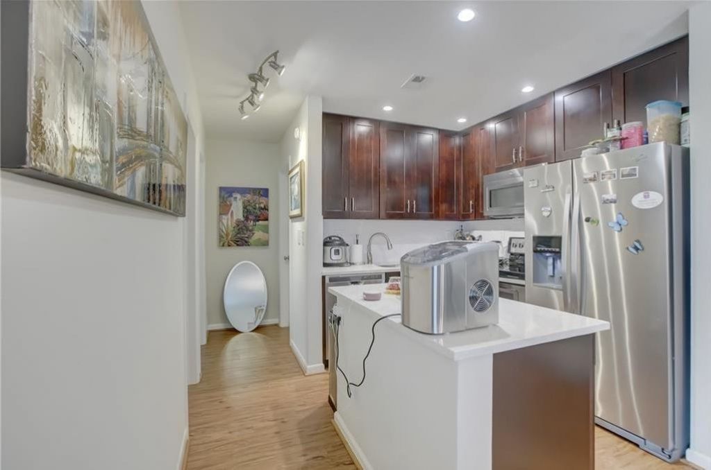 2990 NE 16th Ave, Unit 301, Oakland Park, FL 33334 Photo