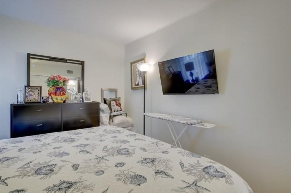 2990 NE 16th Ave, Unit 301, Oakland Park, FL 33334 Photo