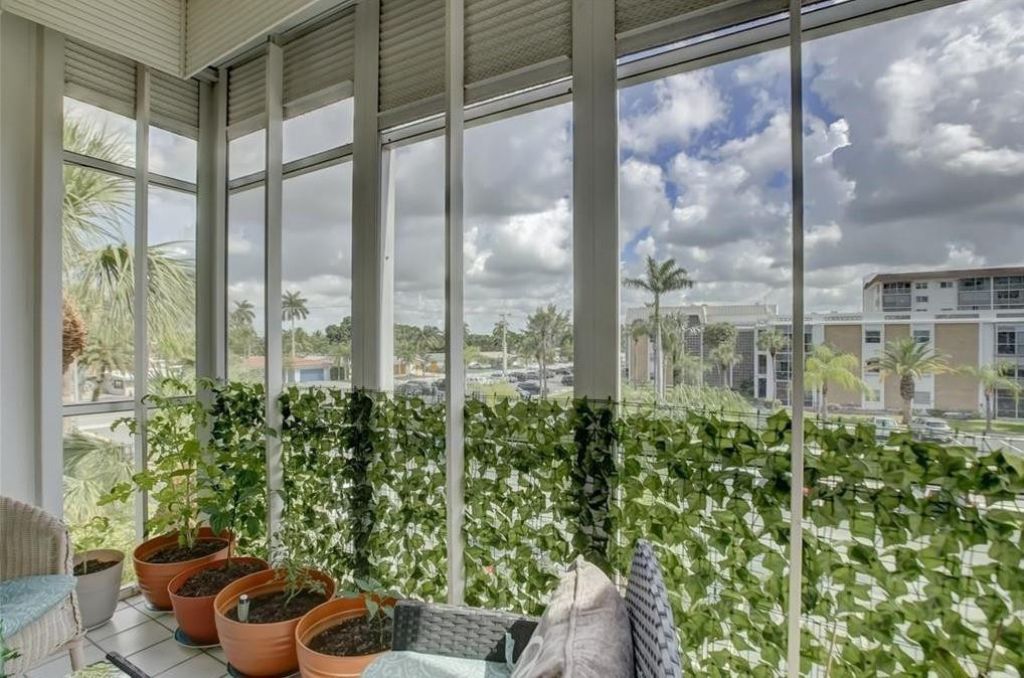 2990 NE 16th Ave, Unit 301, Oakland Park, FL 33334 Photo