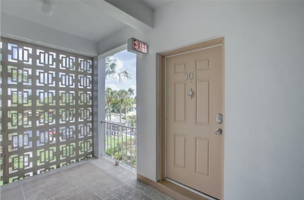 2990 NE 16th Ave, Unit 301, Oakland Park, FL 33334 Photo