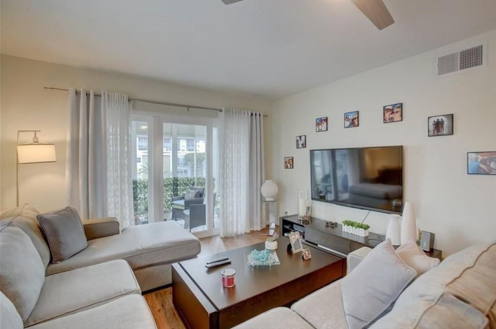 2990 NE 16th Ave, Unit 301, Oakland Park, FL 33334 Photo