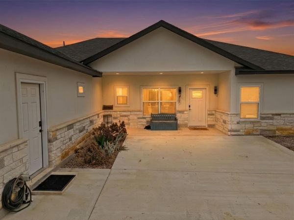 1515 Valley High LN, Granite Shoals, TX 78654