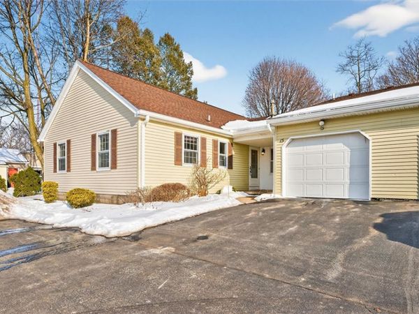 15 Braintree Crescent, Rochester, NY 14526