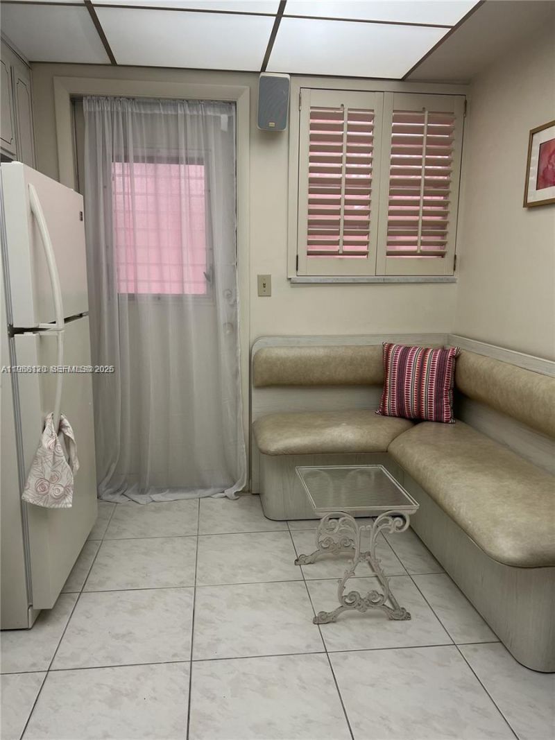 215 SE 3rd Ave, Unit 3 D, Hallandale Beach, FL 33009 Photo