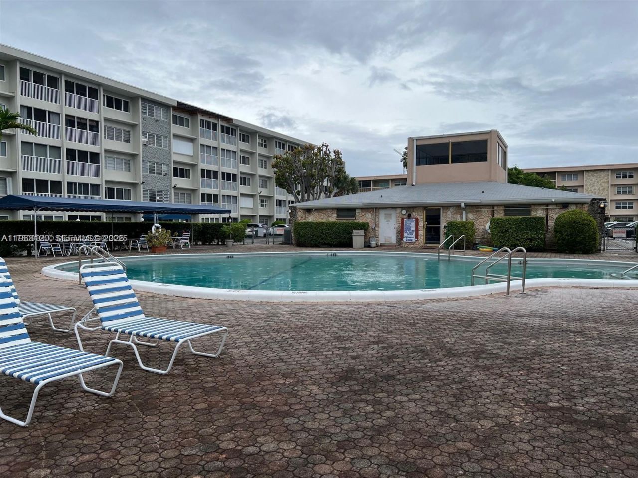 215 SE 3rd Ave, Unit 3 D, Hallandale Beach, FL 33009 Photo