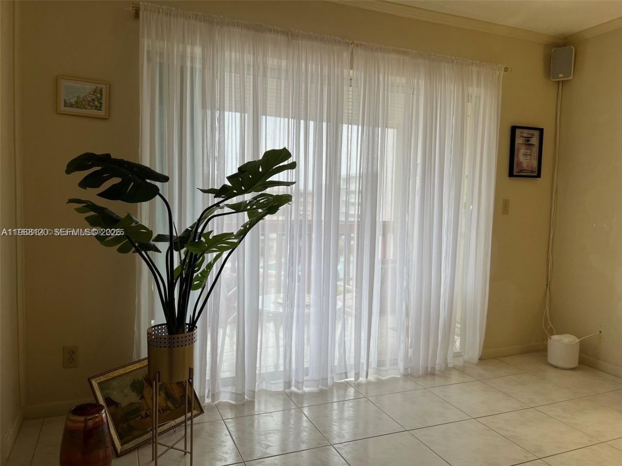 215 SE 3rd Ave, Unit 3 D, Hallandale Beach, FL 33009 Photo