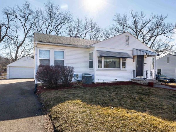 124 Cherokee Drive, Dubuque, IA 52003