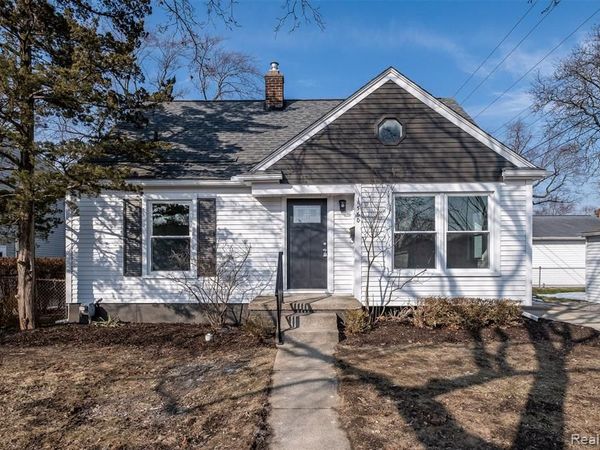 1560 Cambridge Road, Berkley, MI 48072