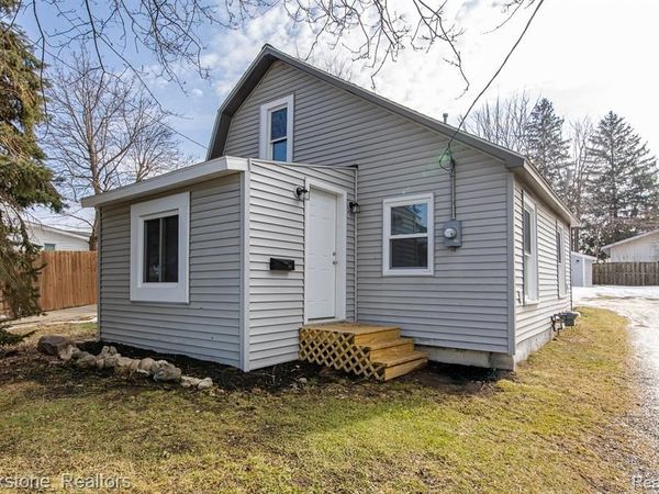 31 Heights Road, Orion Twp, MI 48362