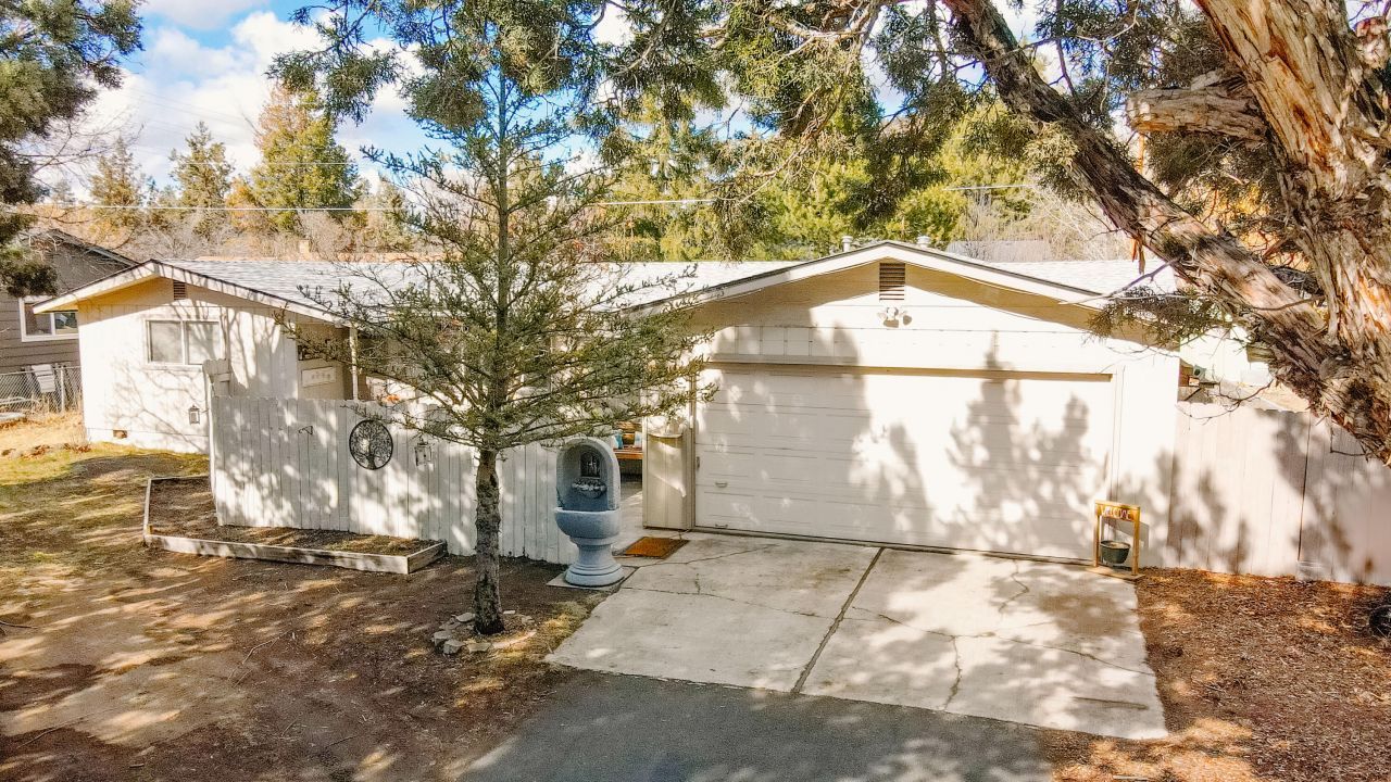 1540 NE Bear Creek Road, Bend, OR 97701 Main Photo