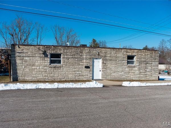 605 E Main Avenue , Cuba, MO 65453