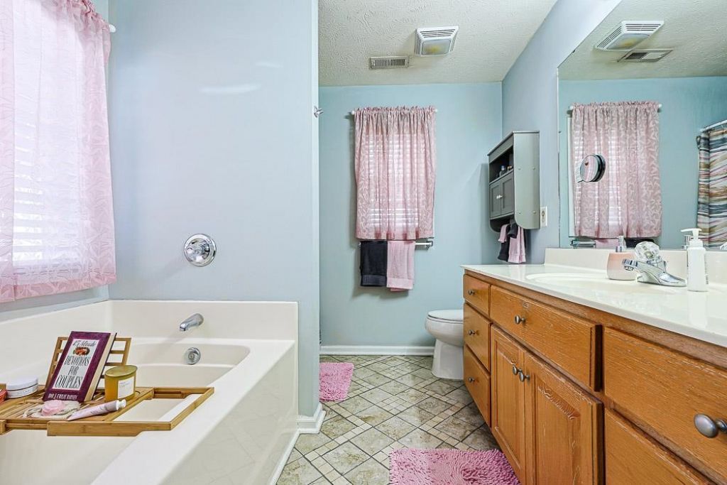 1008 Augustus Dr.  Photo 16