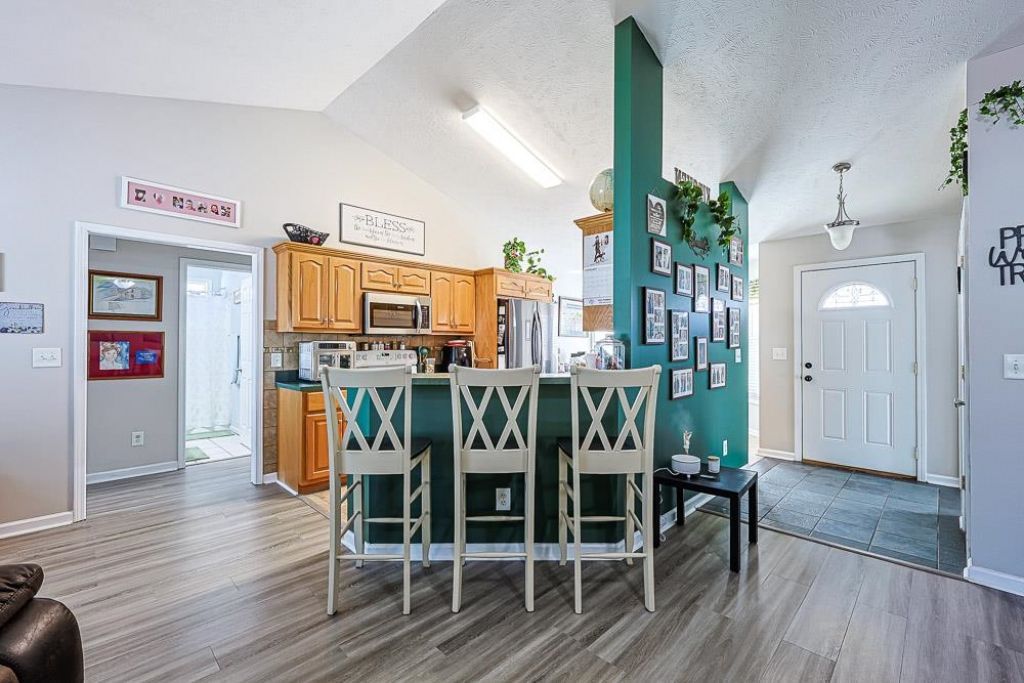 1008 Augustus Dr.  Photo 5