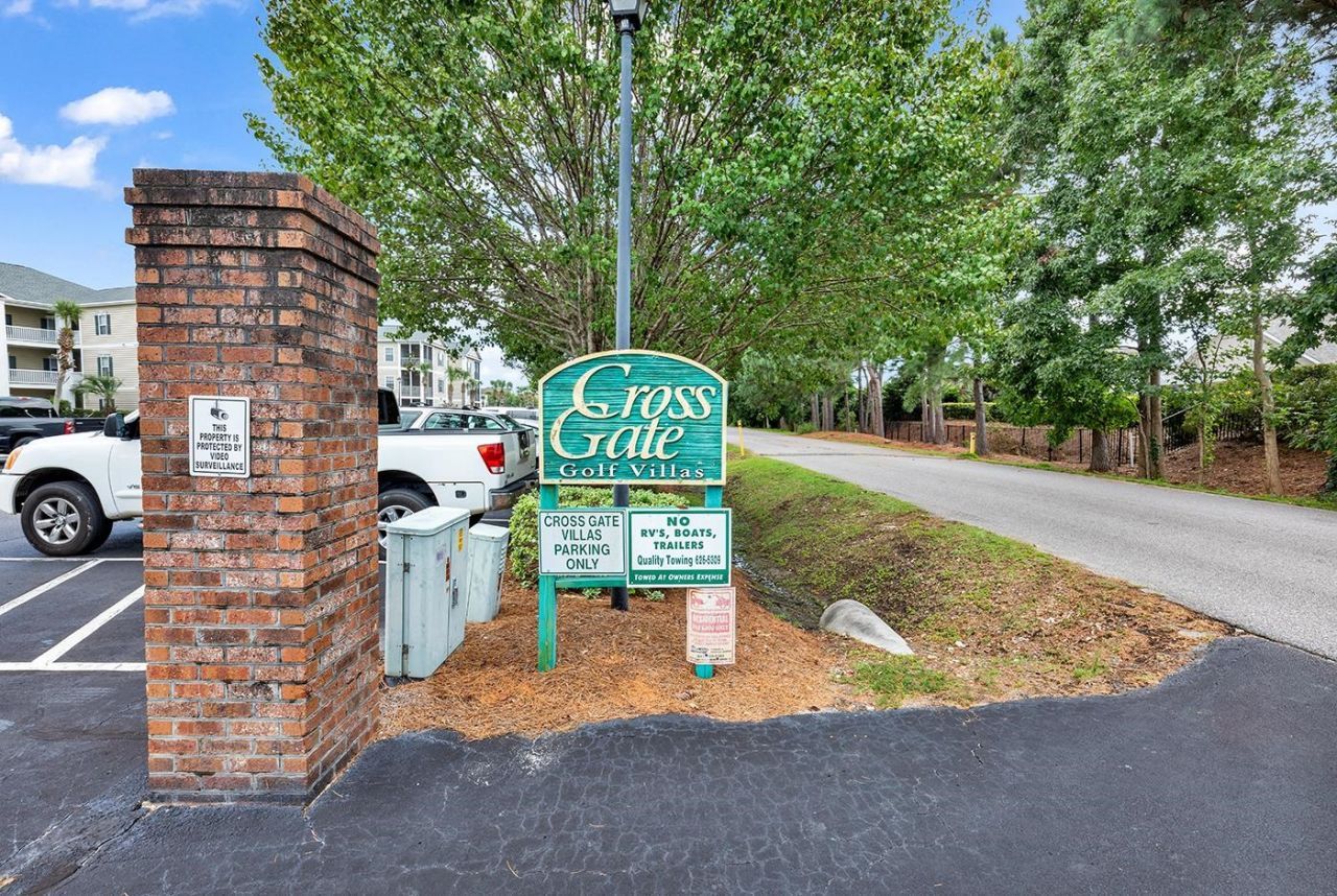 1990 Cross Gate Blvd.  Photo 33