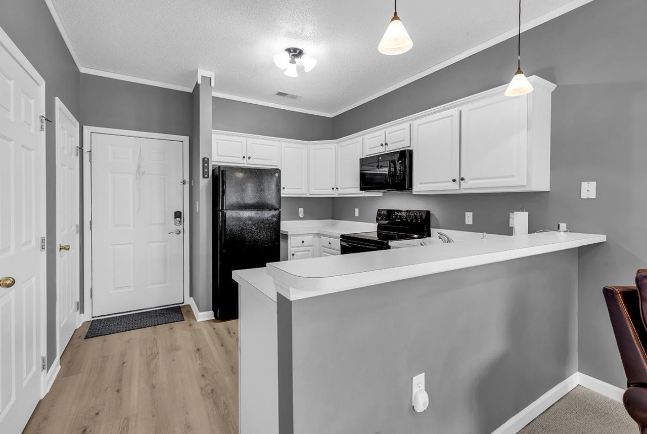 1990 Cross Gate Blvd.  Photo 5