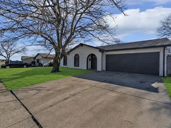 529 Ann Lois Lane, Burleson, TX 76028