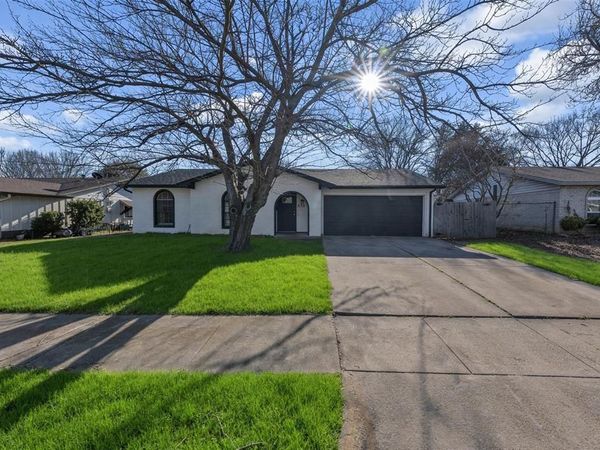 529 Ann Lois Lane, Burleson, TX 76028