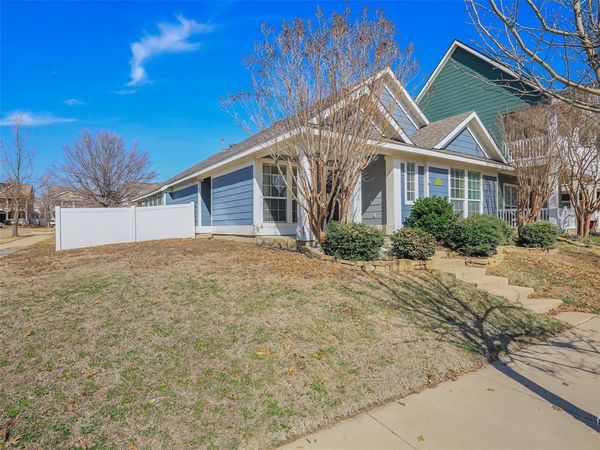 1201 Hayden Lane, Savannah, TX 76227