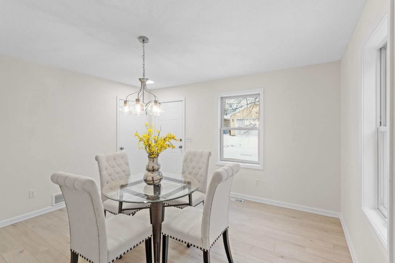 2210 Irving Avenue N, Minneapolis, MN 55411 Main Photo