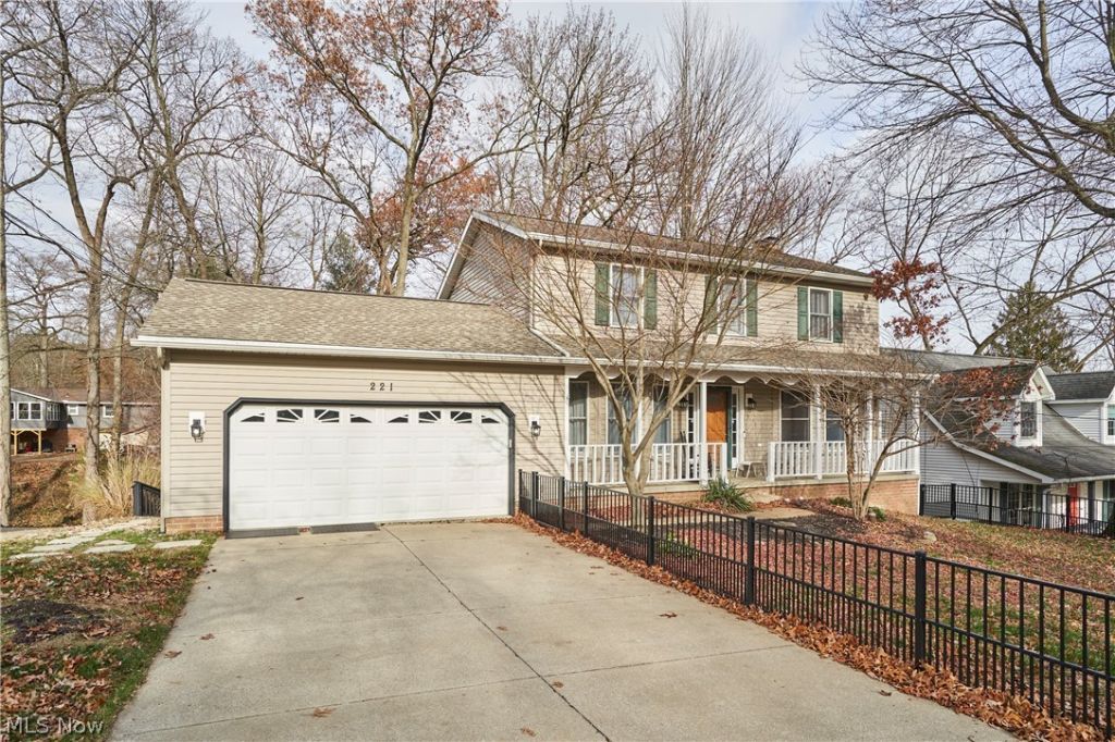 221 Lake Front Drive, Akron, OH 44319 Main Photo