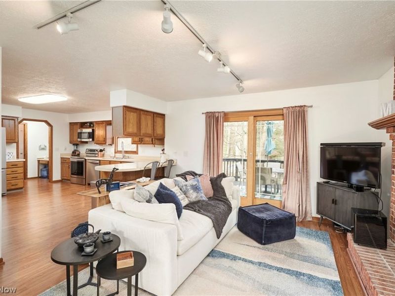 221 Lake Front Drive, Akron, OH 44319 Photo 7