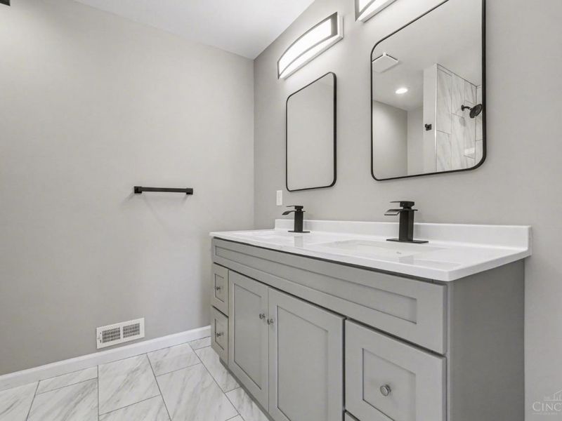 3964 Zinsle Avenue, Cincinnati, OH 45213 Photo 10