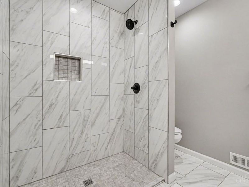 3964 Zinsle Avenue, Cincinnati, OH 45213 Photo 9