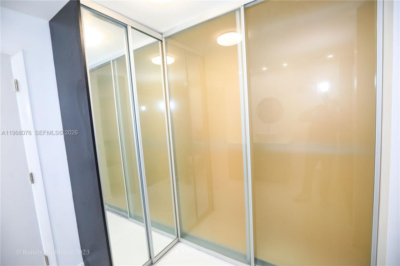 600 NE 36th St, Unit T17, Miami, FL 33137 Main Photo