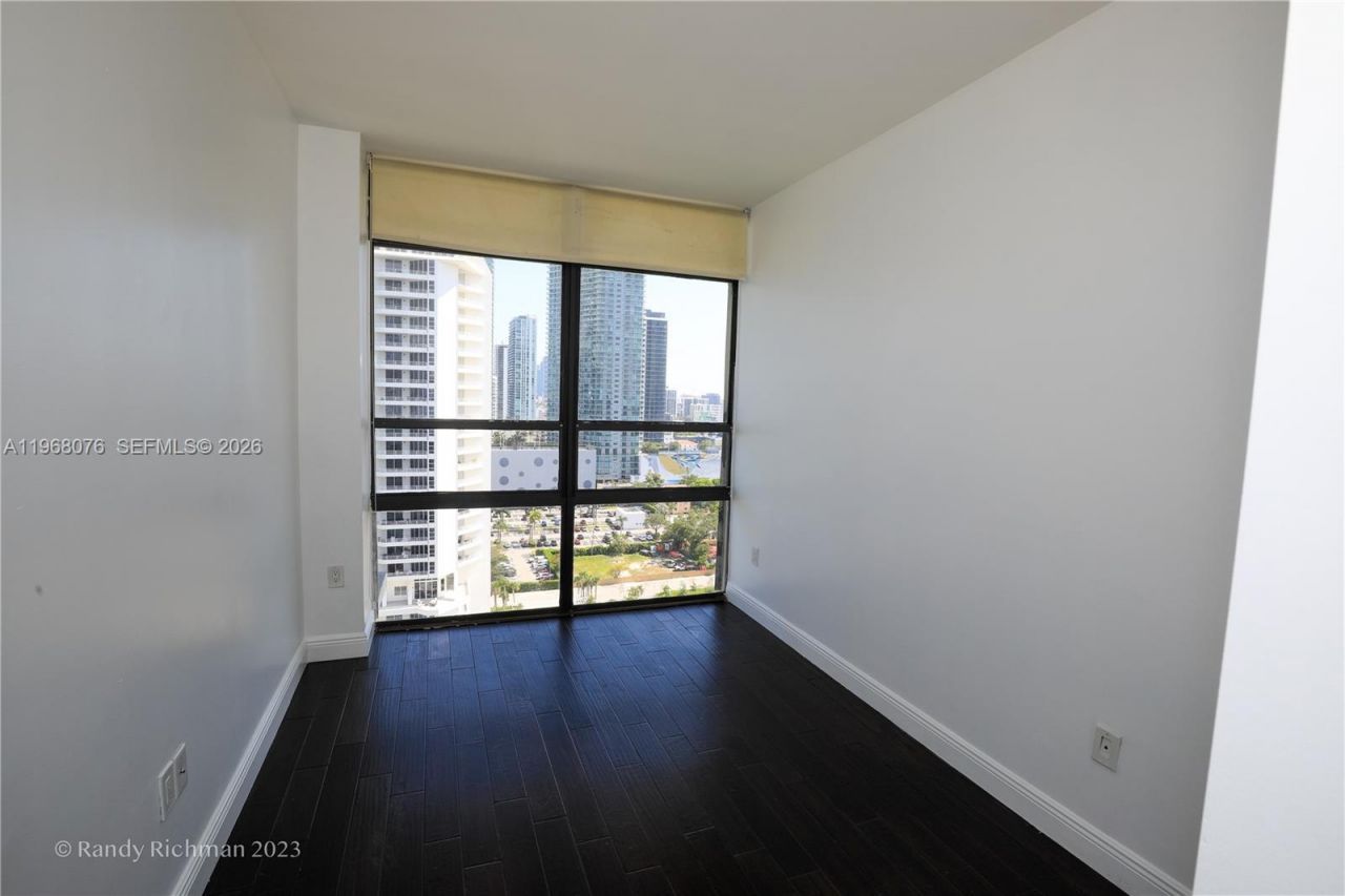 600 NE 36th St, Unit T17, Miami, FL 33137 Photo