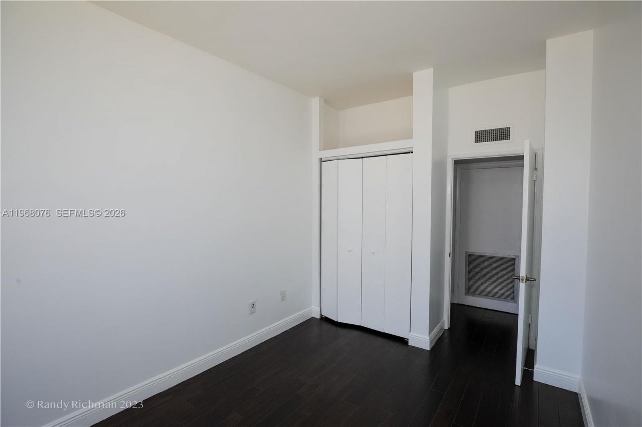 600 NE 36th St, Unit T17, Miami, FL 33137 Photo