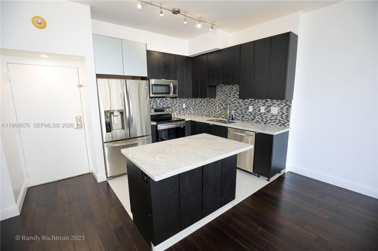 600 NE 36th St, Unit T17, Miami, FL 33137 Photo