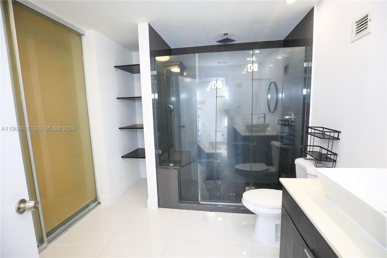 600 NE 36th St, Unit T17, Miami, FL 33137 Photo