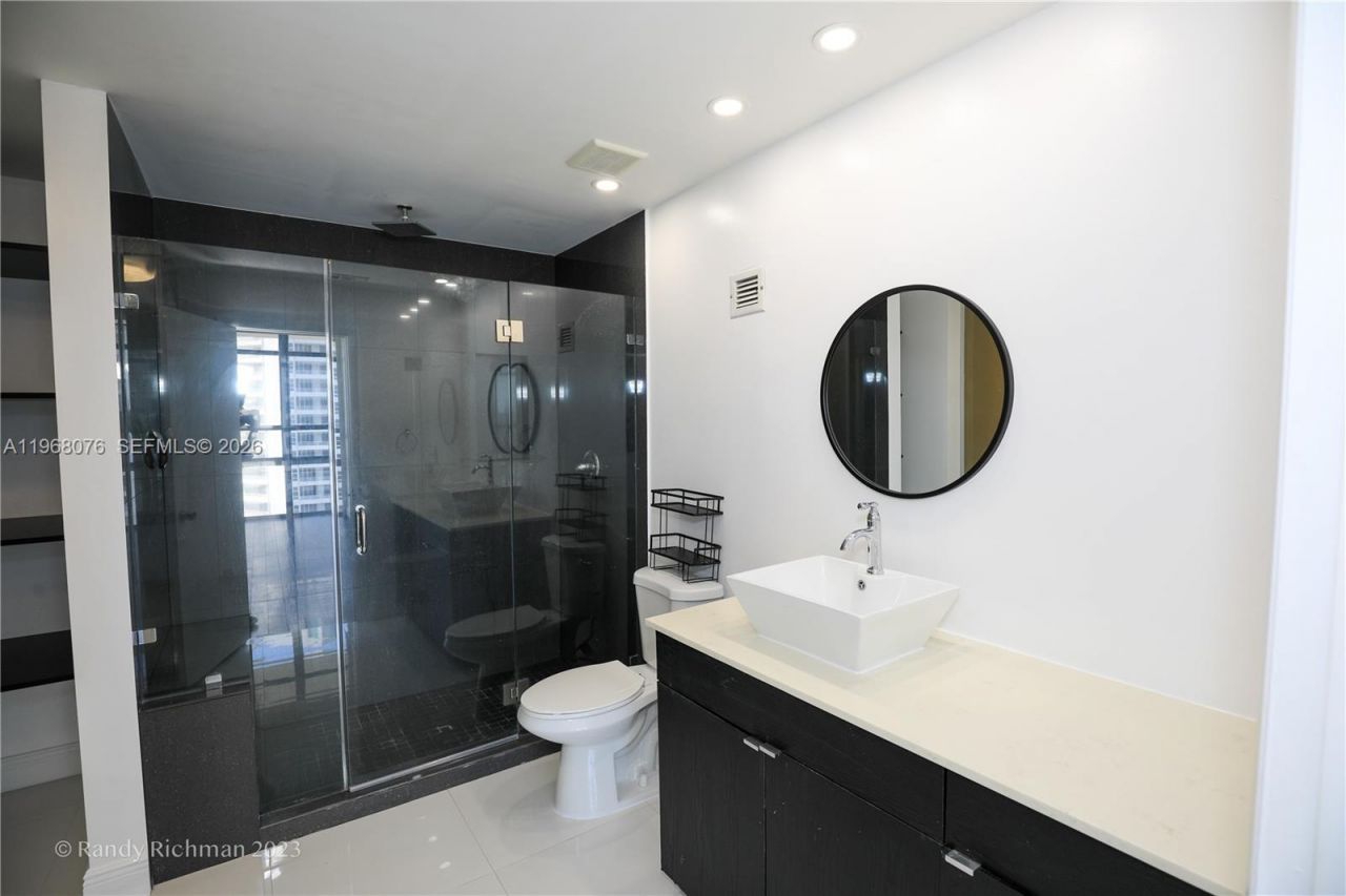 600 NE 36th St, Unit T17, Miami, FL 33137 Photo