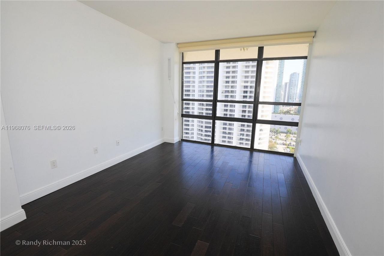 600 NE 36th St, Unit T17, Miami, FL 33137 Photo