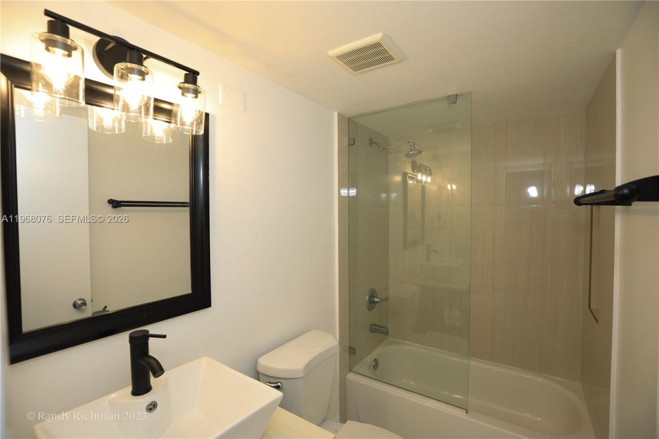 600 NE 36th St, Unit T17, Miami, FL 33137 Photo