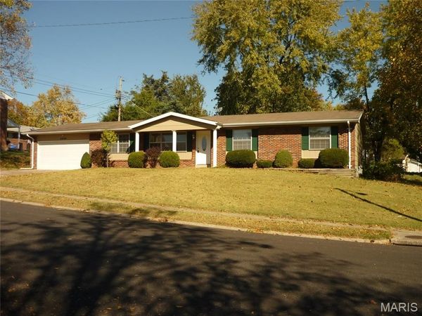 2800 Mayer Drive, St Charles, MO 63301